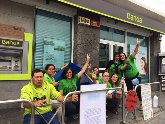La PAH a la puerta de Bankia en Puerto del Carmen