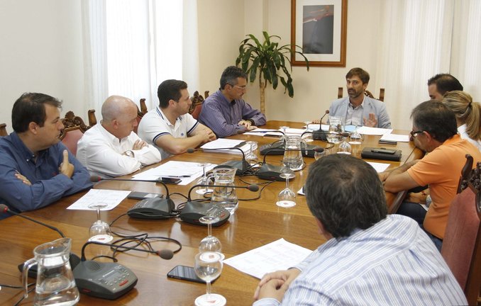 Reunión de Pedro San Ginés con los 7 alcaldes