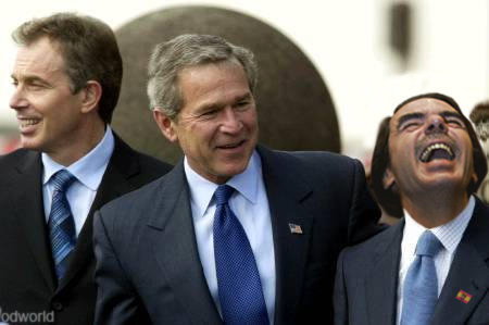 U.S. President George Bush (C), British Prime Minister Tony Blair (L) and Spanish Prime Minister Jose Maria Aznar smile before their meeting at Terceira air base March 16, 2003. The United States, Britain and Spain will not issue a declaration of war against Iraq at their summit on Sunday, a diplomatic source said. REUTERS/Sergio Perez