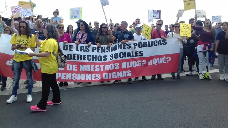 Manifestación en apoyo a los pensionistas