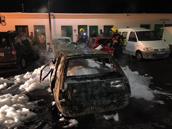 Incendio de un coche en Puerto del Carmen