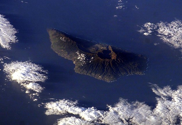 La_Palma_in_Canary_Islands_-_ISS_satellite_image_ISS006-E-29660_-_cropped