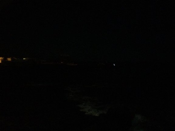 La oscuridad reina en el Muelle de Arrieta