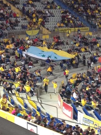 Banderas canarias en el Estadio Gran Canaria