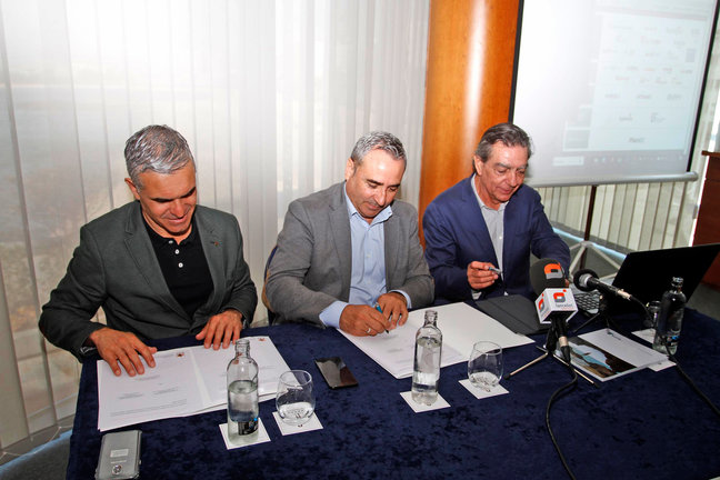 Firma del convenio entre Turismo Lanzarote y Ávoris