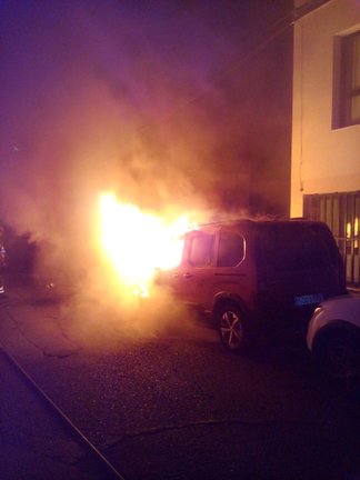 Contenedor y vehículo incendiados en Luján Pérez