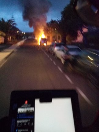 Vehículos ardiendo en Costa Teguise 2
