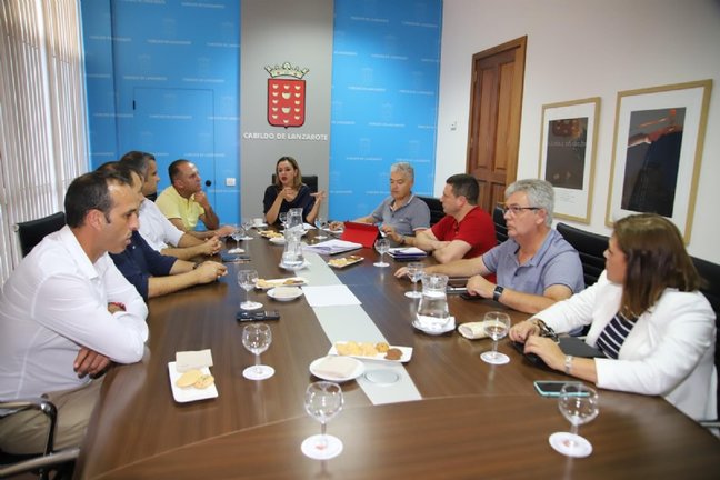 Reunión de la Presidenta del Cabildo con los 7 alcaldes