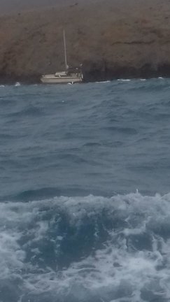 Catamarán encallado en Papagayo