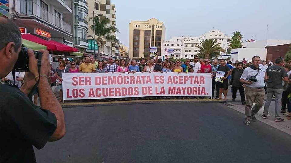 Concentración por la apertura de La Avenida 4