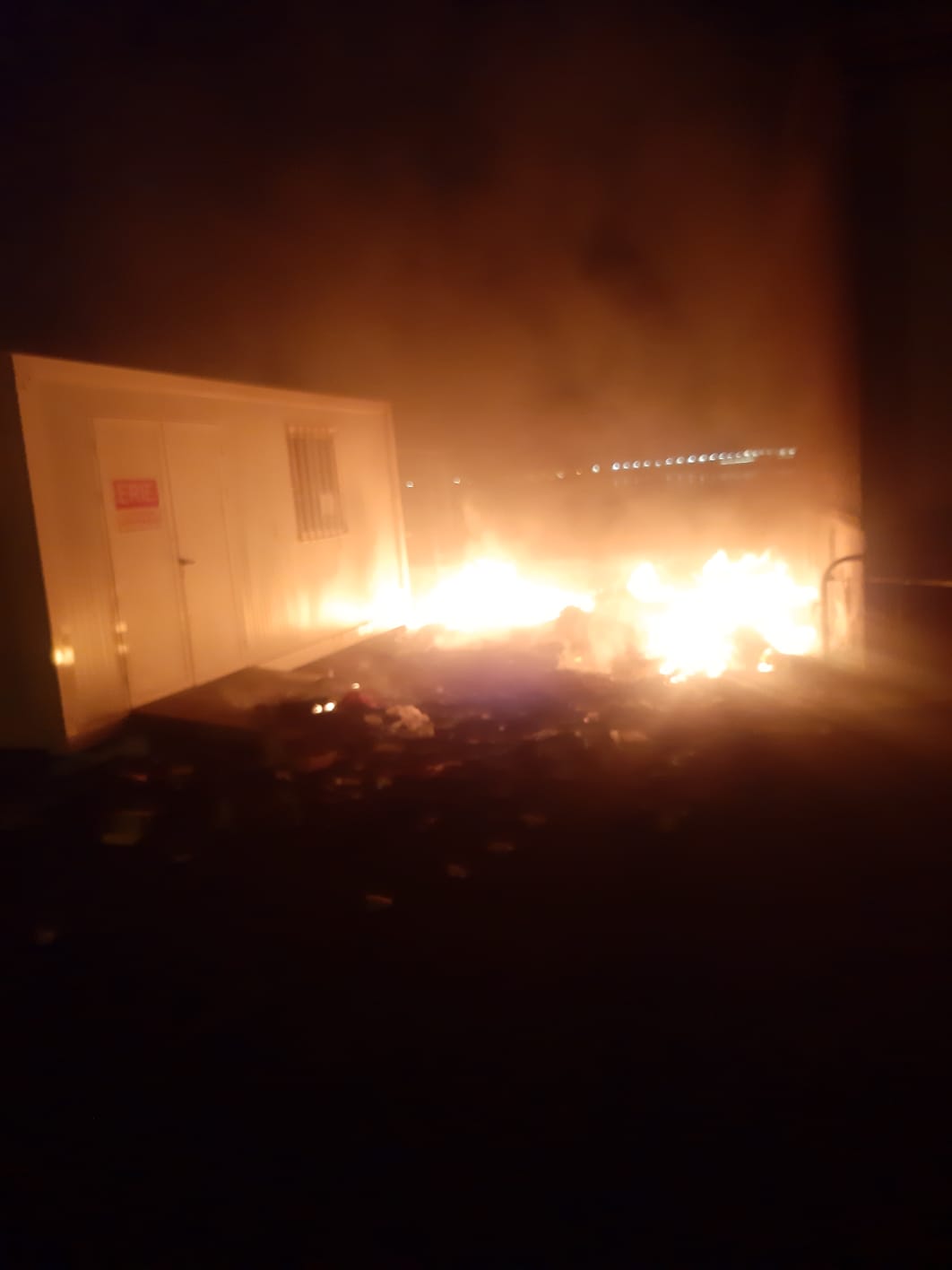 Cinco contenedores quemado en el Muelle Comercial 2