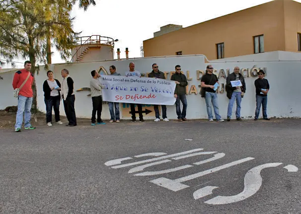 Concentración de la Mesa Social por el Agua frente a Inalsa