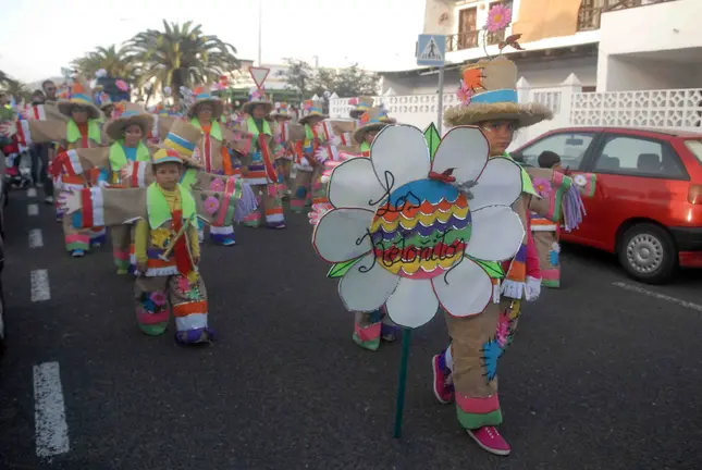 Los Retoñitos en el Pasacalles de Playa Honda