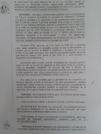 Auto que suspende la expulsión