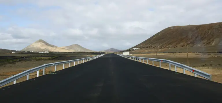 Carretera nueva a Tinajo