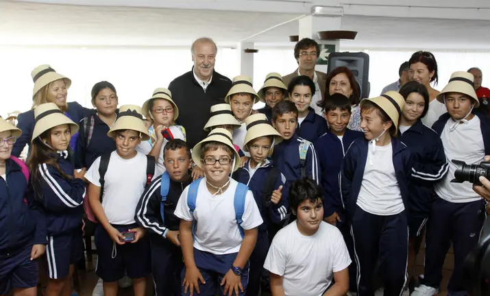 Del Bosque con los jóvenes de La Graciosa