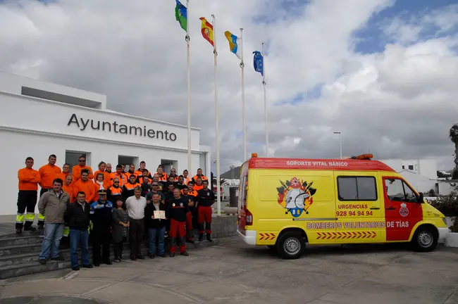 Presentación de ambulancia y firma de convenio con BOLUNTIS