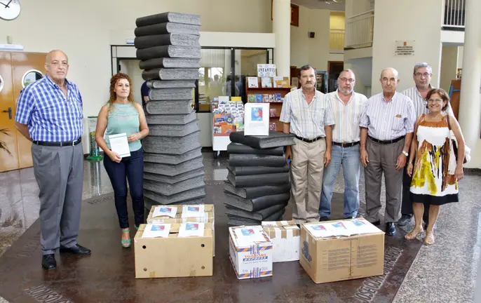 Donado un centenar de lobos a la Biblioteca Insular