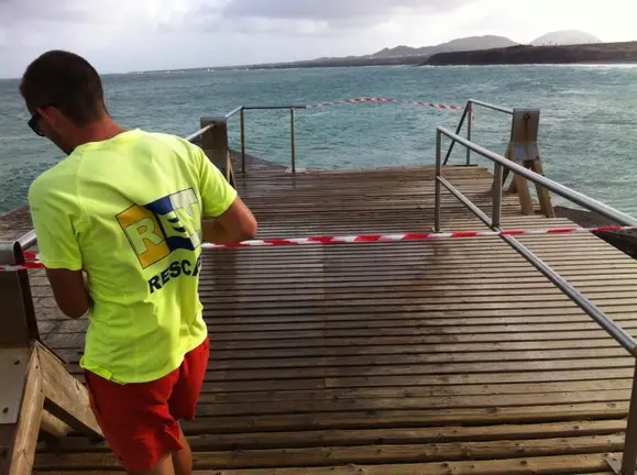 Precintado el Muelle de Arrieta por el fuerte temporal