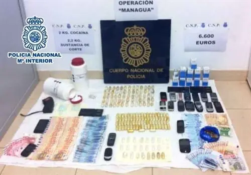 Droga y dinero intervenidos por la Policía