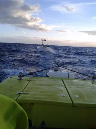 Rescatado un velero por EMERLAN en Puerto del Carmen
