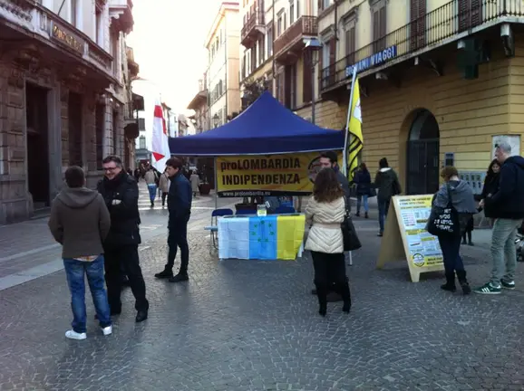 Bandera canaria en Lombardía