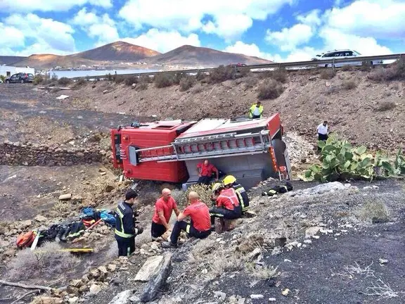 Camión de bomberos accidentado