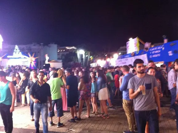 Poca gente en la verbena de Puerto del Carmen