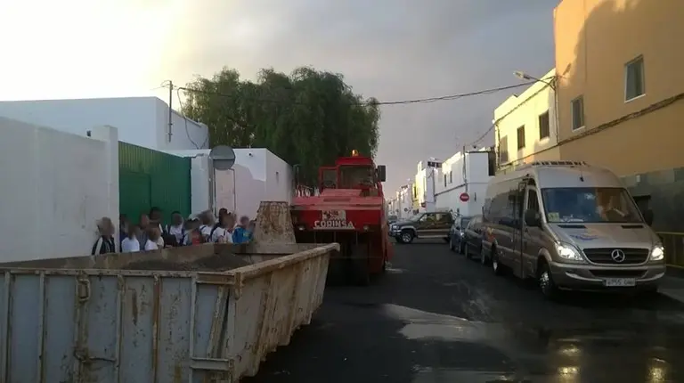 Obras de asfaltado en horario de colegio