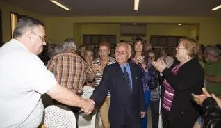 Andrés Santana saludando a Pepucho