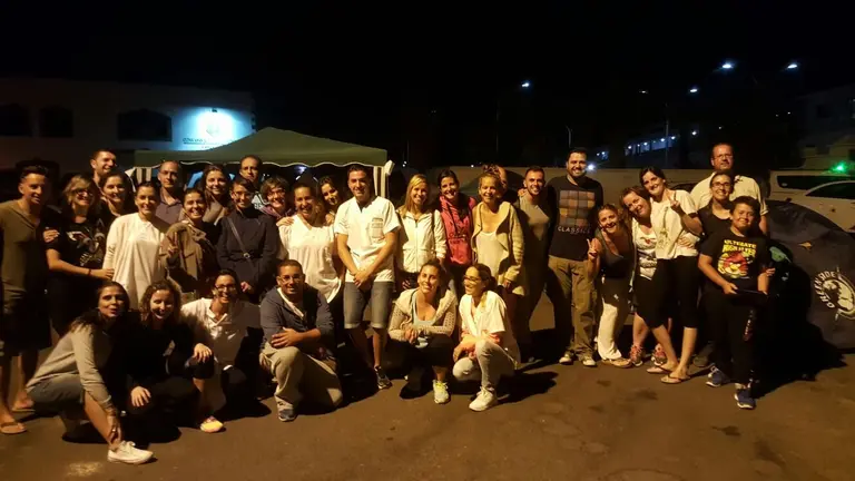 Campamento de protesta a las puertas del Hospital 8
