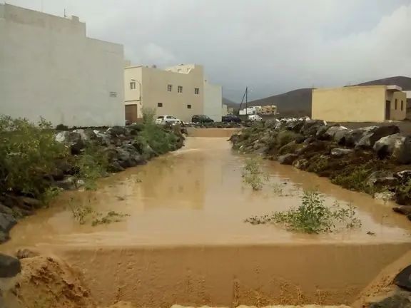 Calle Trillo, en Argana Alta, bajo las aguas