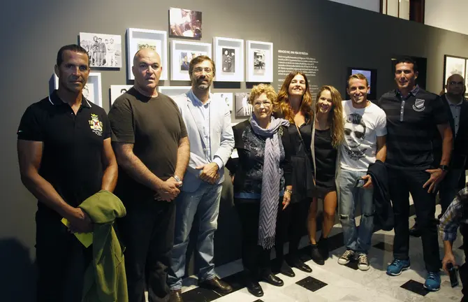 Familia de Heraclio Niz en la exposición de su padre