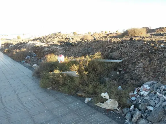 Basura en el camino al Cementerio 2