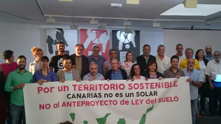 Presentación de la Plataforma contra la Ley del Suelo de Canarias