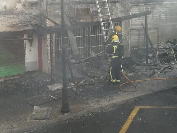 Daños causados por el incendio en Puerto del Carmen 2