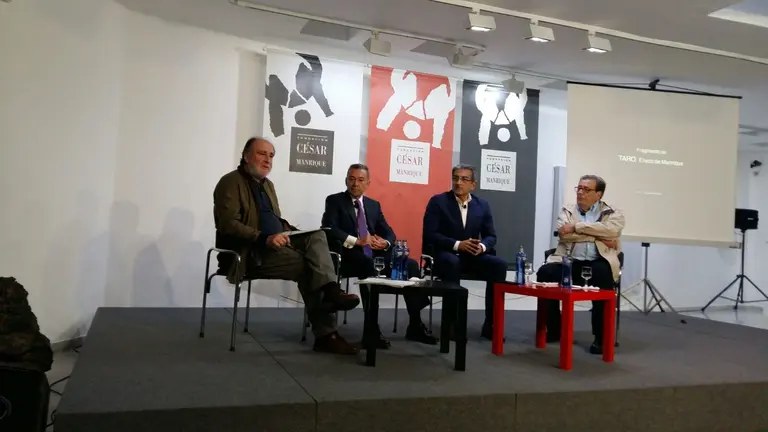 Mesa Redonda en la FCM con Paulino Rivero, Román Rodríguez, Pérez Parrilla y Fernando Aguilera