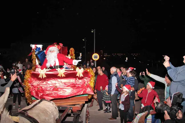 Pasacalle-de-Papa-Noel-en-Costa-Teguise-2016-11