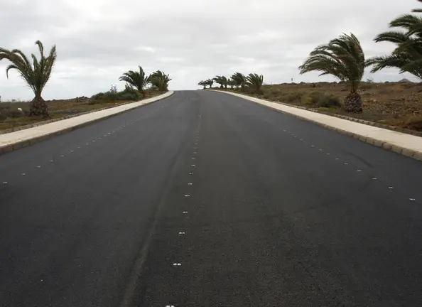 Acondicionamiento y reasfaltado de  la calle Tenderete-Cpsta Teguise 2