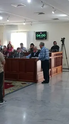 José Díaz leyendo la Moción de Adey Galguen