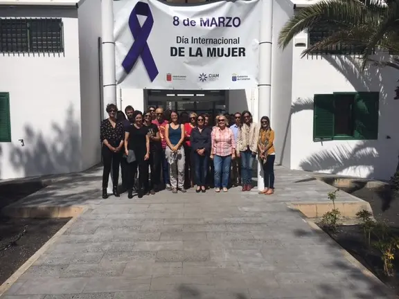 Concentración en el Cabildo por el Día Internacional de la Mujer