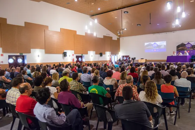 Conferencia en el Centro Cívico sobre la bolsa de agua en Timanfaya