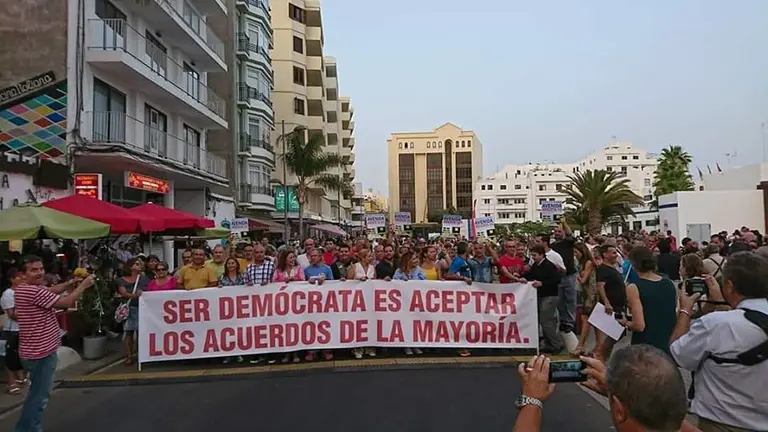 Concentración por la apertura de La Avenida 6