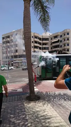 Guagua incendiada en El Reducto