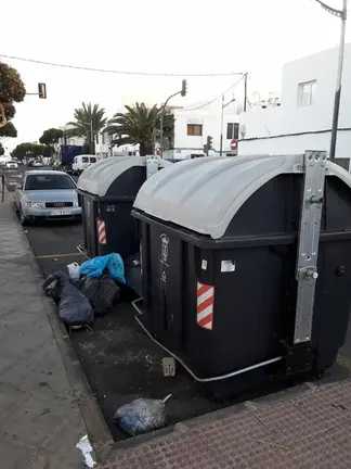 Contenedores de la calle Eugenio Rijo 4