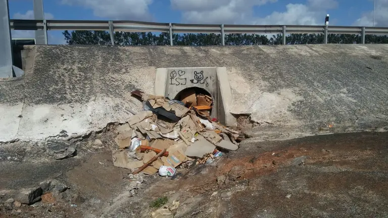 Canalización atascada en La Mareta 3