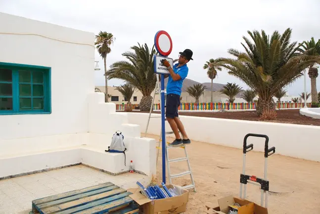 Señales de tráfico en La Graciosa