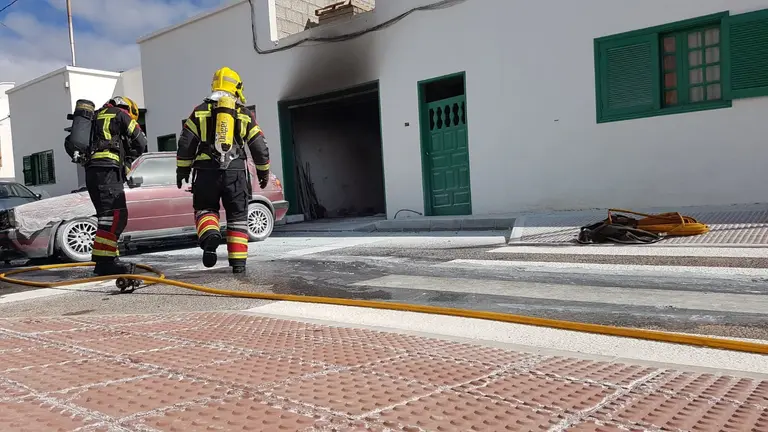 Incendio en un garaje en Tías