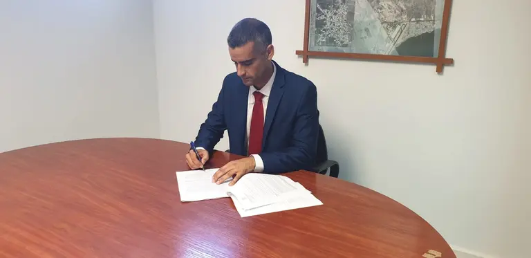 FOTO ALEXIS TEJERA FIRMA REPARTO ÁREAS GOBIERNO