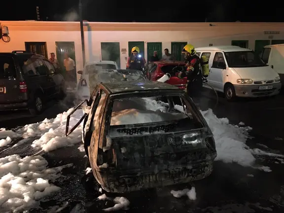 Incendio de un coche en Puerto del Carmen